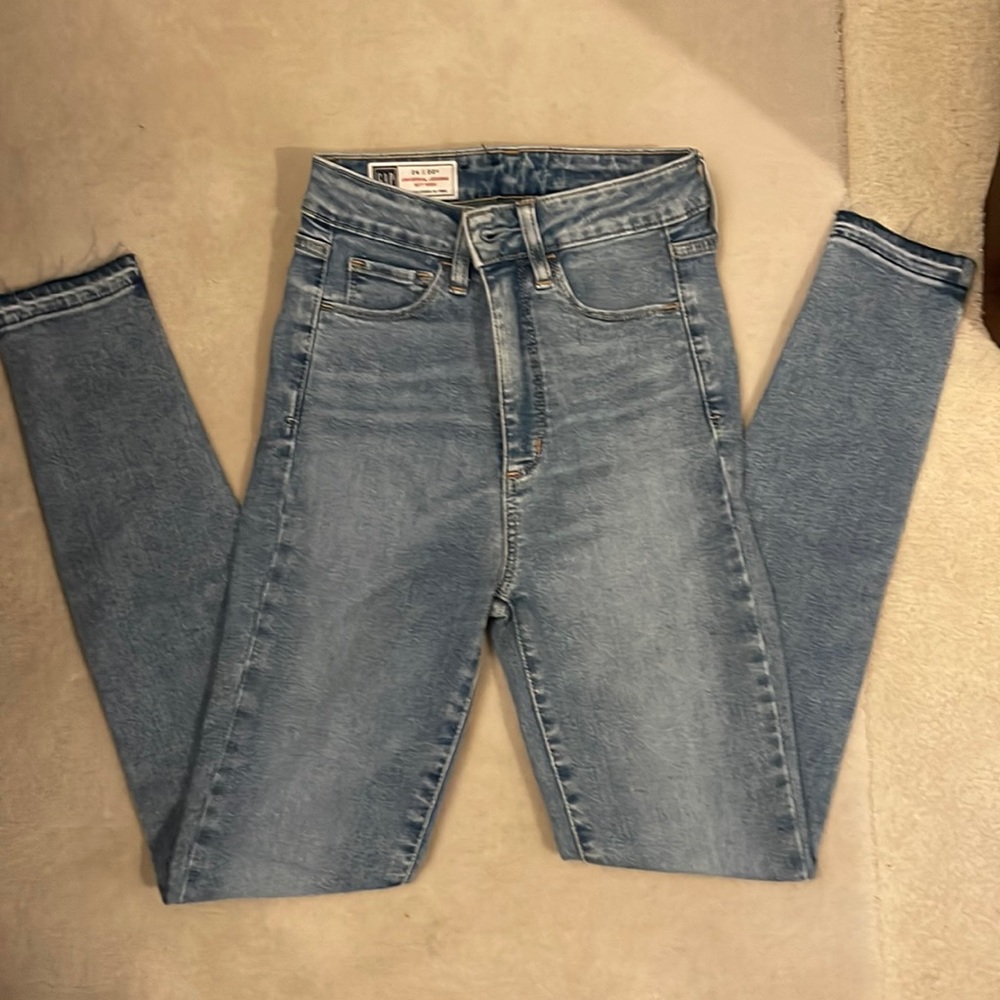 Size 24 Regular light, high wasted, skinny jeans (never worn)
